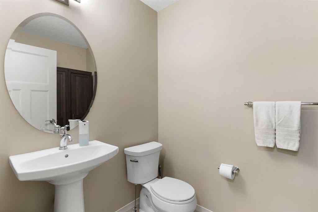 MLS® A2250217 - 33 Sundown Grove  in Sunset Ridge Cochrane, Residential
