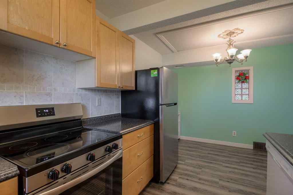 MLS® A2250235 - Unit #17 115 Lafayette Boulevard W in Varsity Village Lethbridge, Residential