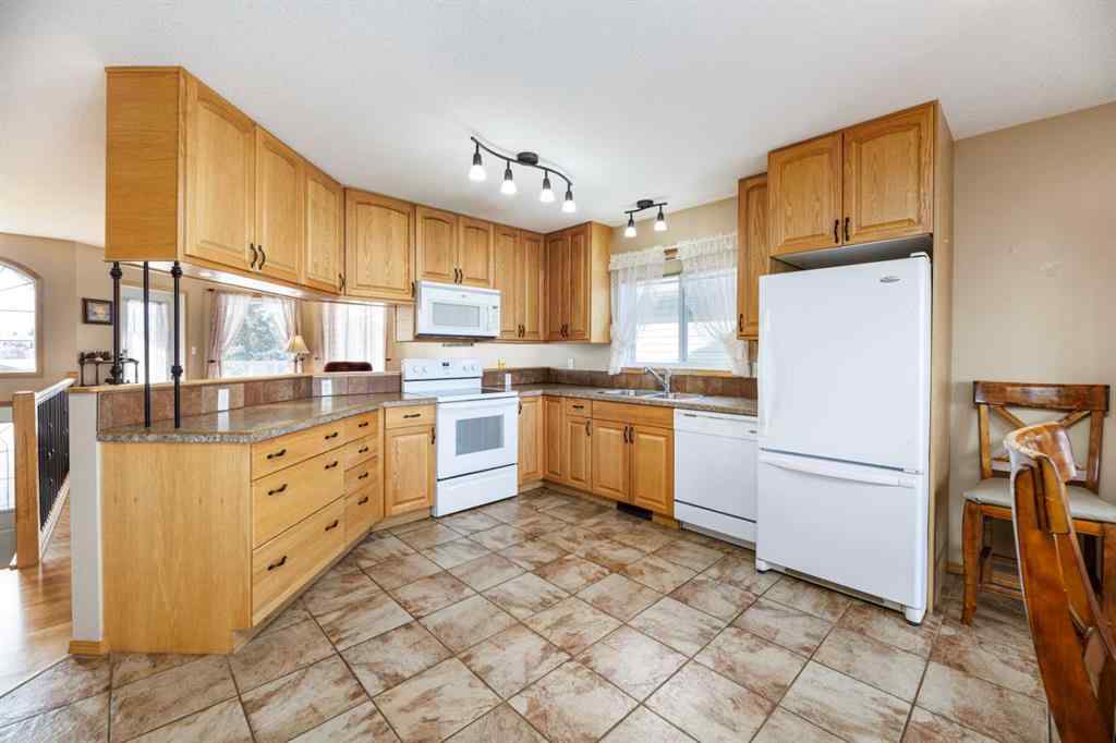 MLS® A2250241 - 4583 Eastview Crescent  in NONE Rimbey, Residential