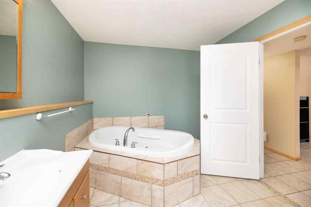 MLS® A2250241 - 4583 Eastview Crescent  in NONE Rimbey, Residential