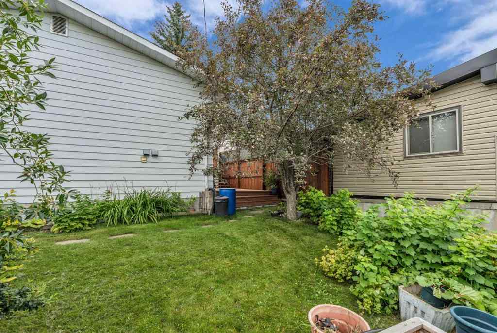 MLS® A2250254 - 403 Queen Alexandra Way SE in Queensland Calgary, Residential