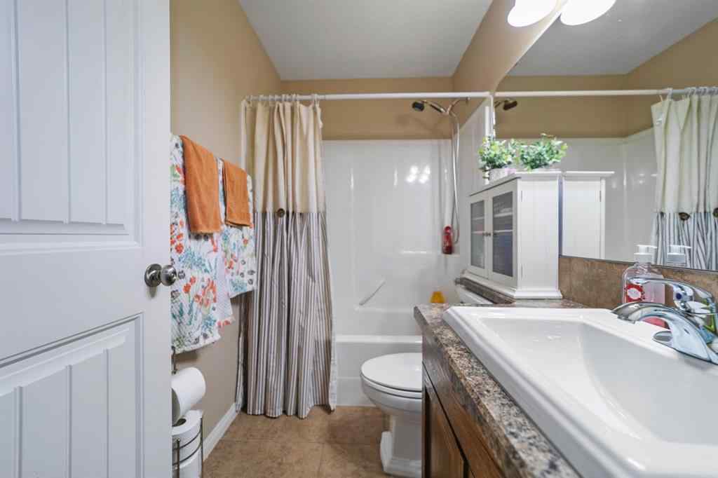 MLS® A2250257 - 5414 59 Street  in Creekside Camrose, Residential