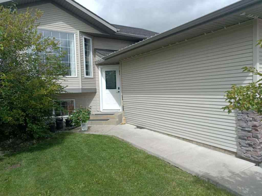 MLS® A2250258 - 2 Holsworth Place  in Hewlett Park Sylvan Lake, Residential