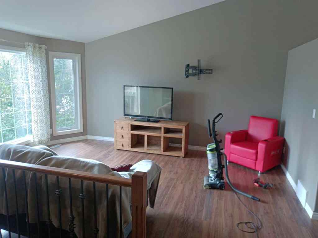 MLS® A2250258 - 2 Holsworth Place  in Hewlett Park Sylvan Lake, Residential