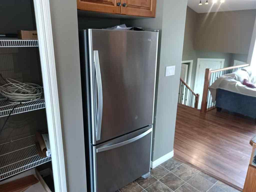 MLS® A2250258 - 2 Holsworth Place  in Hewlett Park Sylvan Lake, Residential