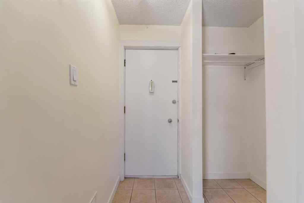 MLS® A2250262 - Unit #10 1717 Westmount Road NW in Hillhurst Calgary, Residential