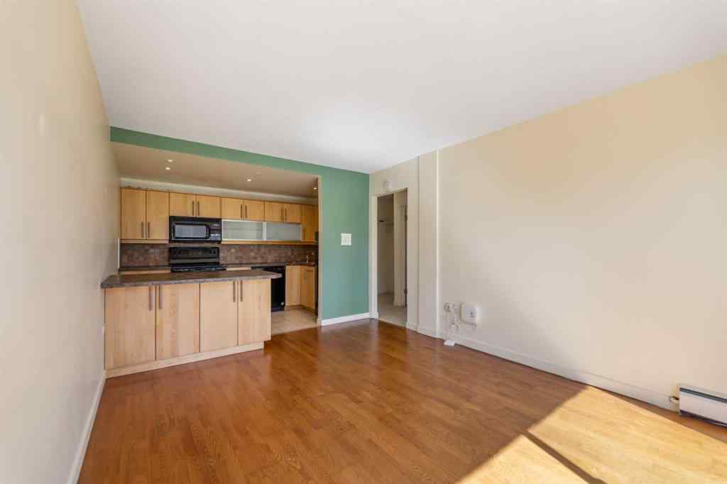 MLS® A2250262 - Unit #10 1717 Westmount Road NW in Hillhurst Calgary, Residential