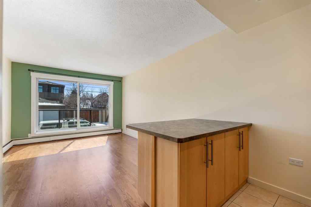 MLS® A2250262 - Unit #10 1717 Westmount Road NW in Hillhurst Calgary, Residential