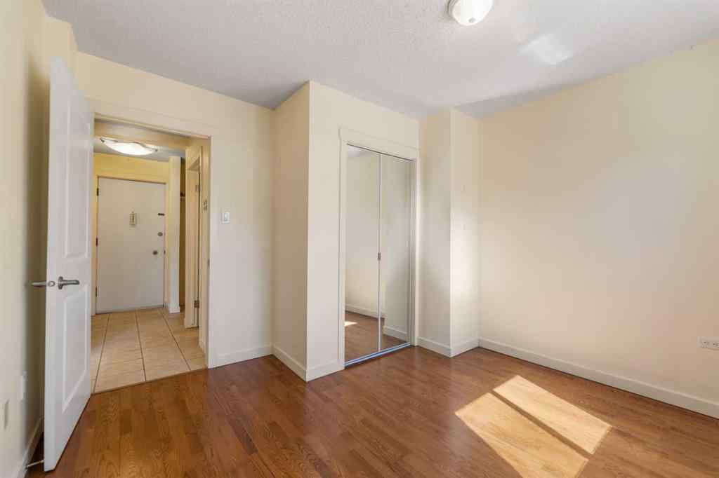MLS® A2250262 - Unit #10 1717 Westmount Road NW in Hillhurst Calgary, Residential