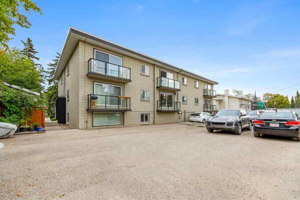 MLS® A2250262 - Unit #10 1717 Westmount Road NW in Hillhurst Calgary, Residential