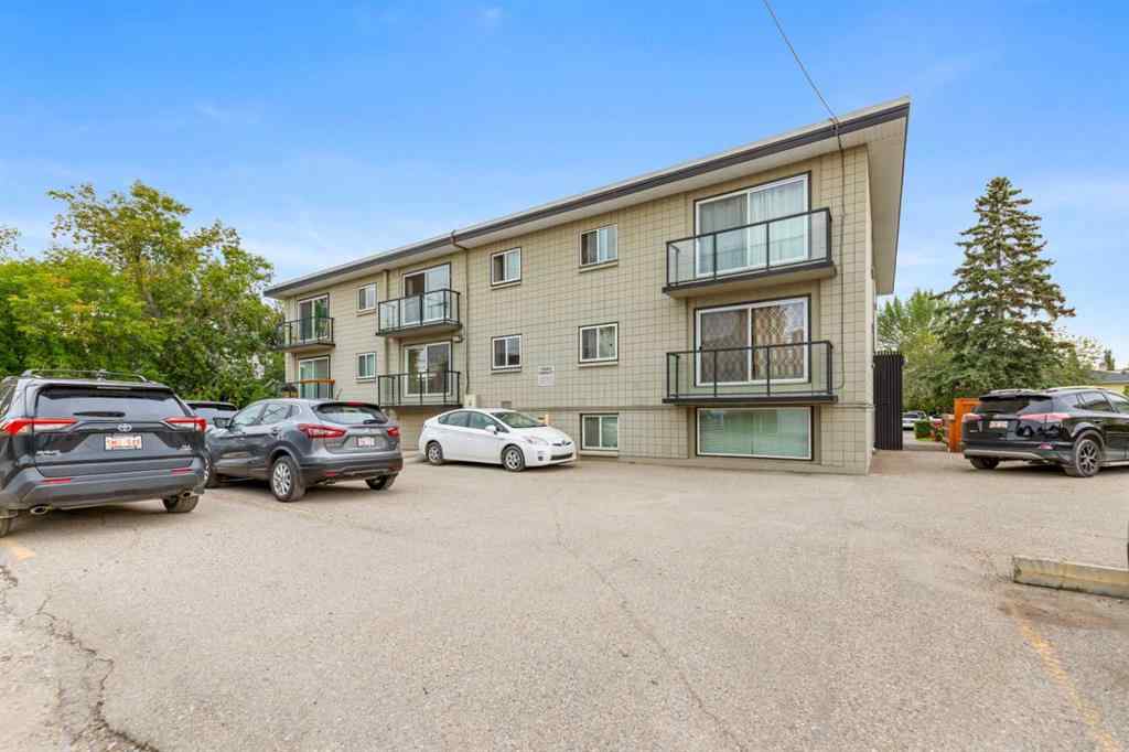 MLS® A2250262 - Unit #10 1717 Westmount Road NW in Hillhurst Calgary, Residential