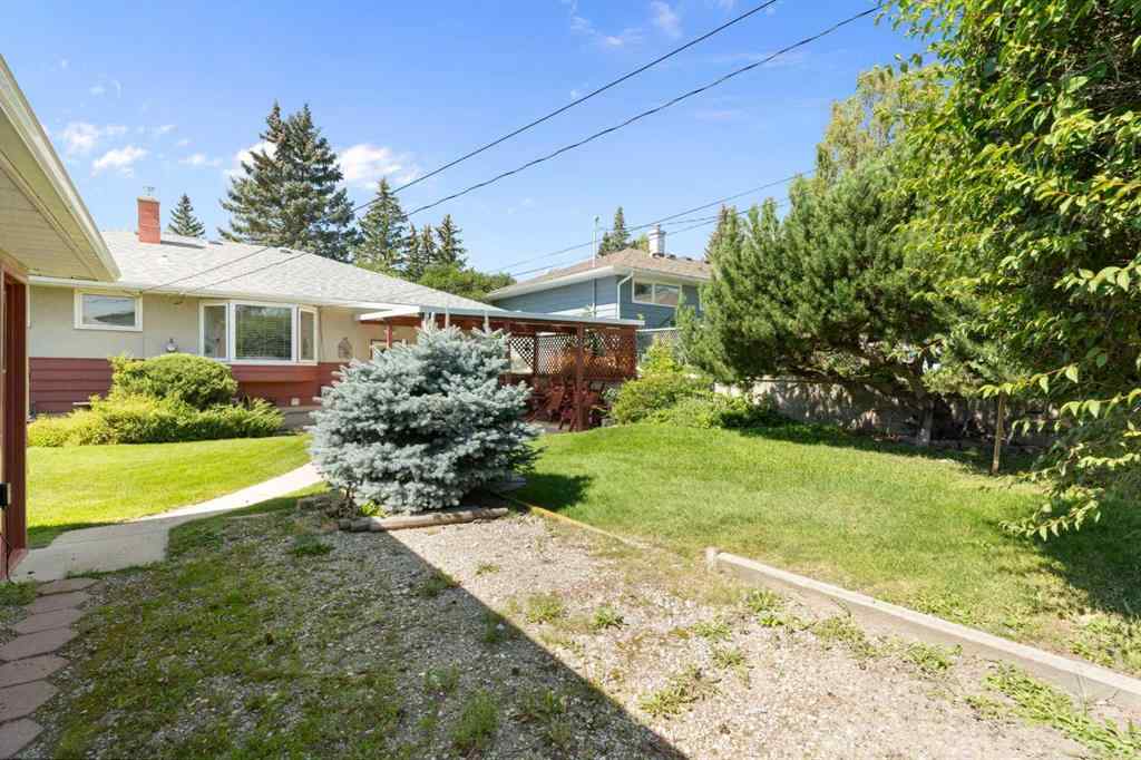 MLS® A2250264 - 16 Chatham Drive NW in Charleswood Calgary, Residential