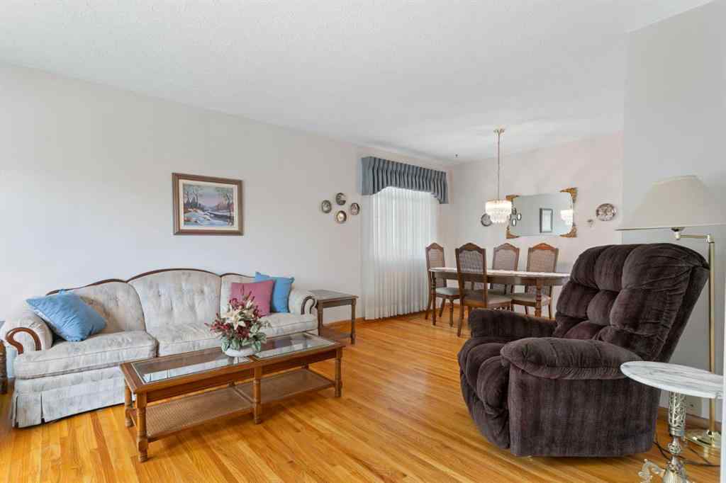 MLS® A2250264 - 16 Chatham Drive NW in Charleswood Calgary, Residential