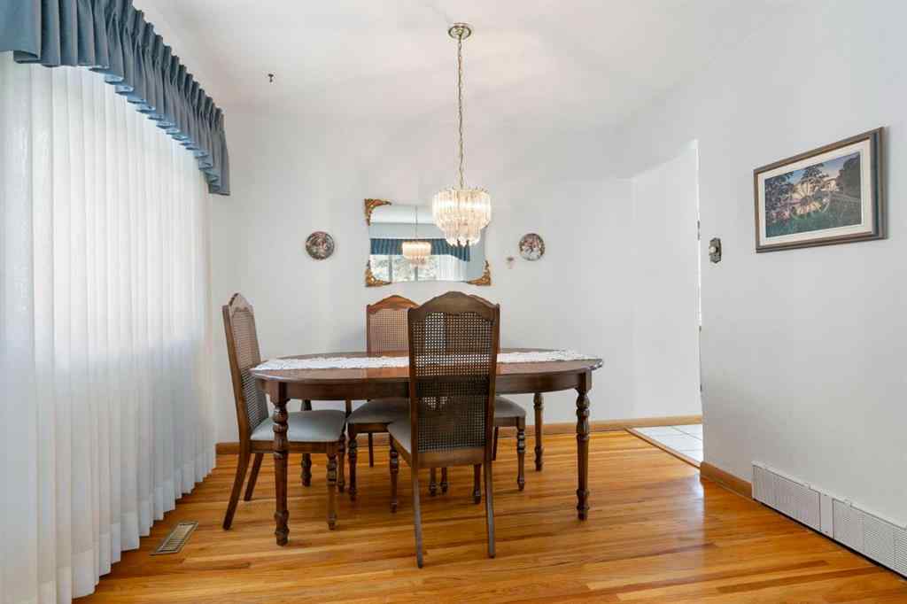 MLS® A2250264 - 16 Chatham Drive NW in Charleswood Calgary, Residential
