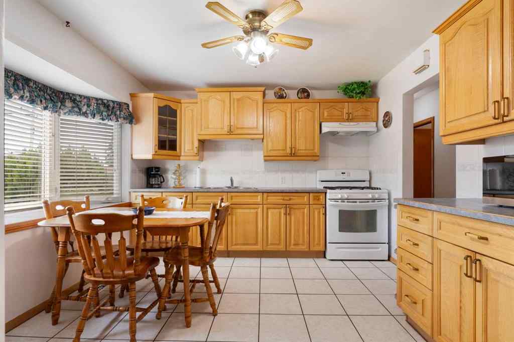 MLS® A2250264 - 16 Chatham Drive NW in Charleswood Calgary, Residential