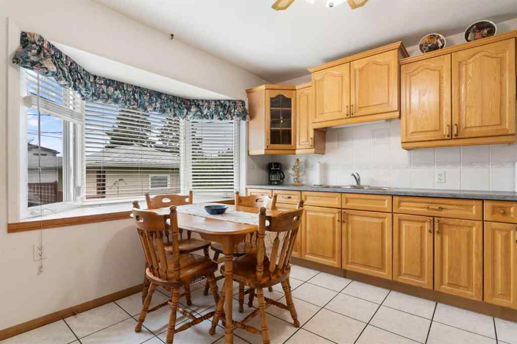 MLS® A2250264 - 16 Chatham Drive NW in Charleswood Calgary, Residential