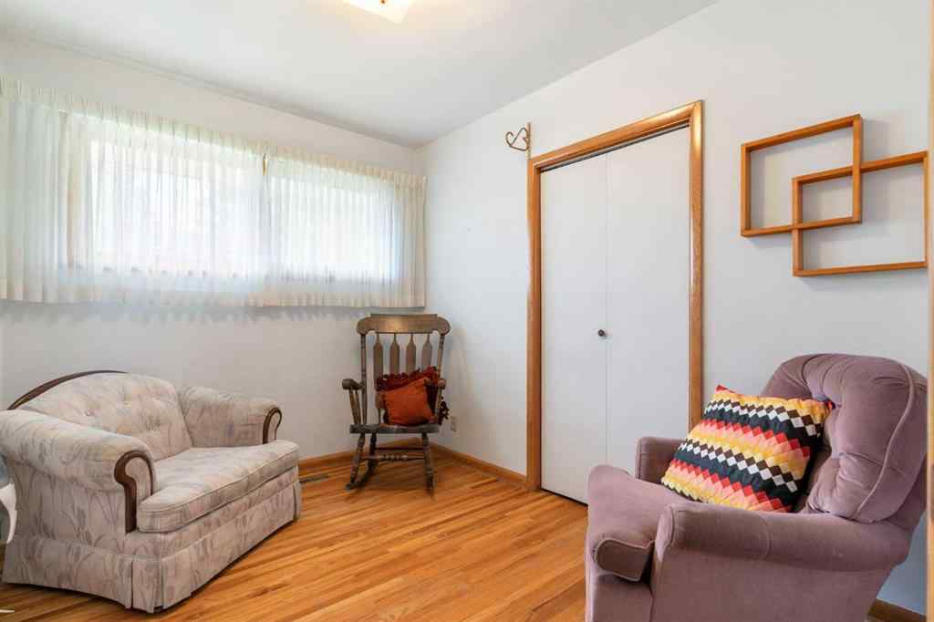 MLS® A2250264 - 16 Chatham Drive NW in Charleswood Calgary, Residential