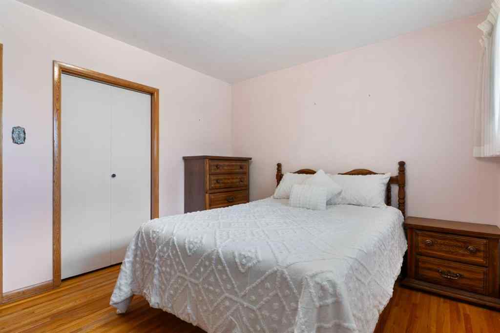 MLS® A2250264 - 16 Chatham Drive NW in Charleswood Calgary, Residential