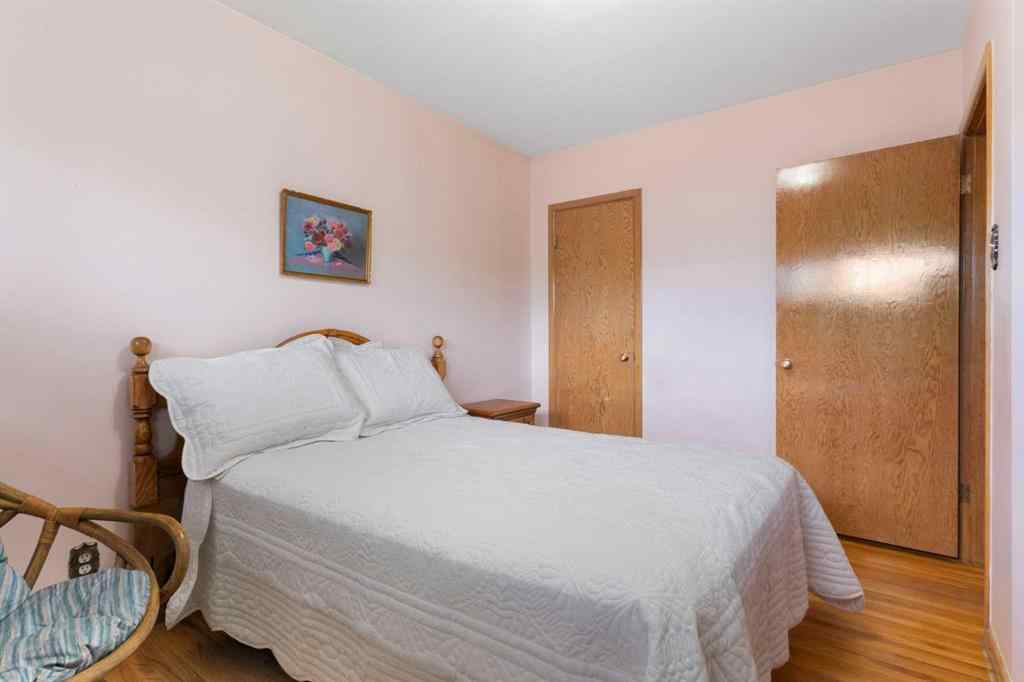 MLS® A2250264 - 16 Chatham Drive NW in Charleswood Calgary, Residential