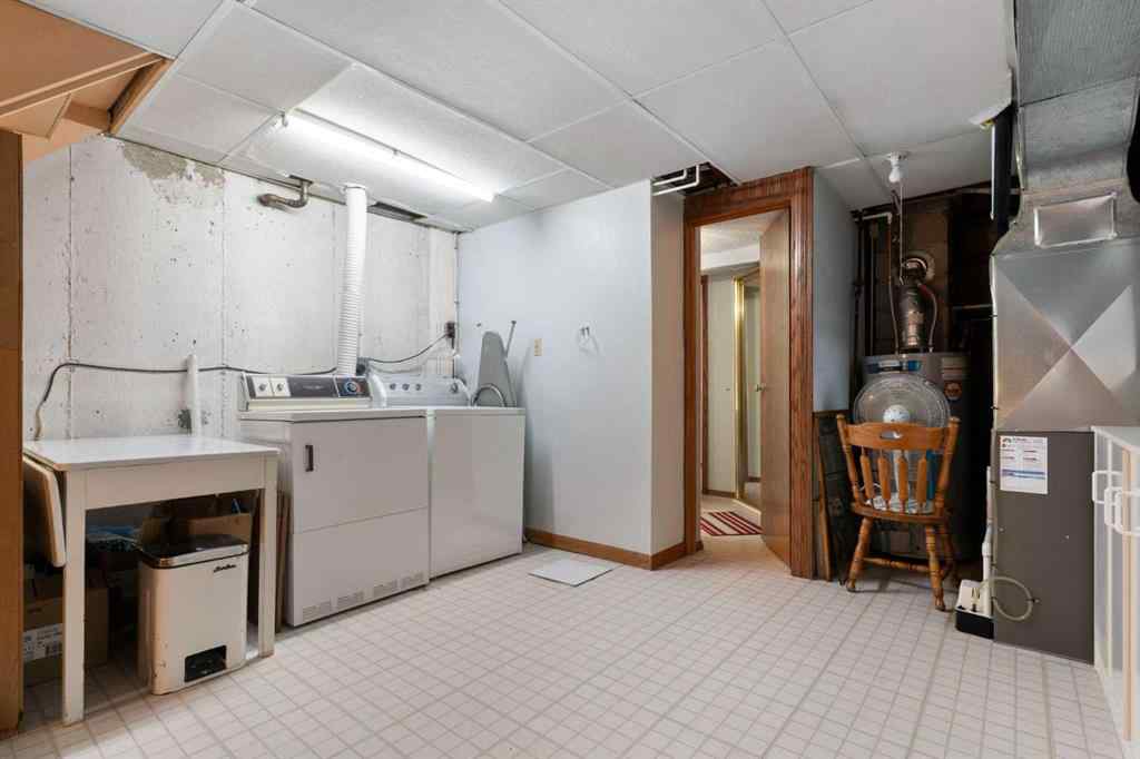 MLS® A2250264 - 16 Chatham Drive NW in Charleswood Calgary, Residential