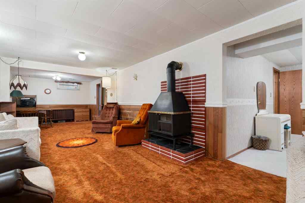 MLS® A2250264 - 16 Chatham Drive NW in Charleswood Calgary, Residential