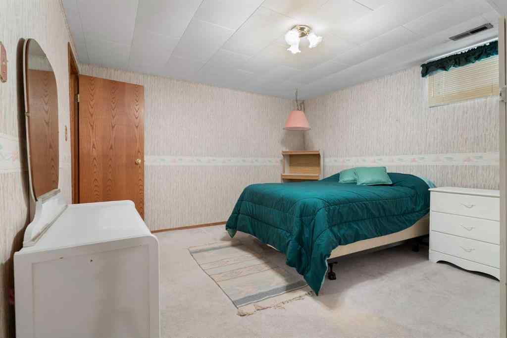 MLS® A2250264 - 16 Chatham Drive NW in Charleswood Calgary, Residential