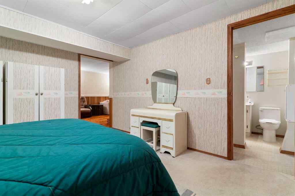 MLS® A2250264 - 16 Chatham Drive NW in Charleswood Calgary, Residential