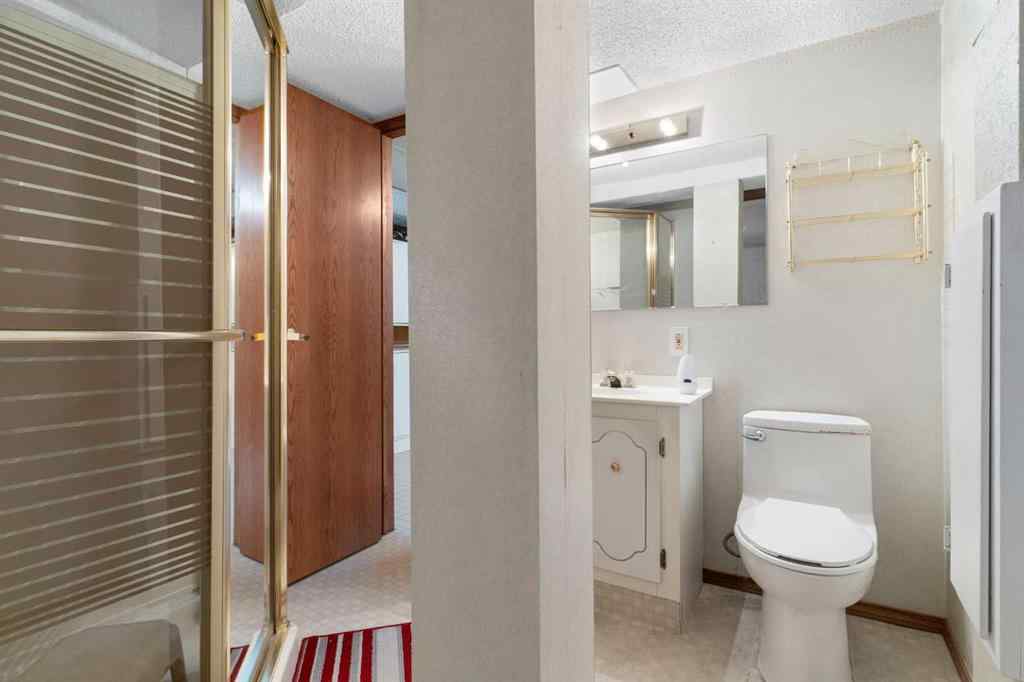 MLS® A2250264 - 16 Chatham Drive NW in Charleswood Calgary, Residential