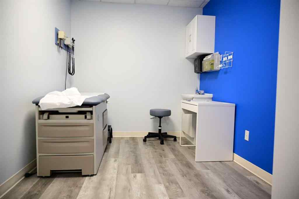 MLS® A2250318 - 6108 Bowness Road NW in Bowness Calgary, Commercial