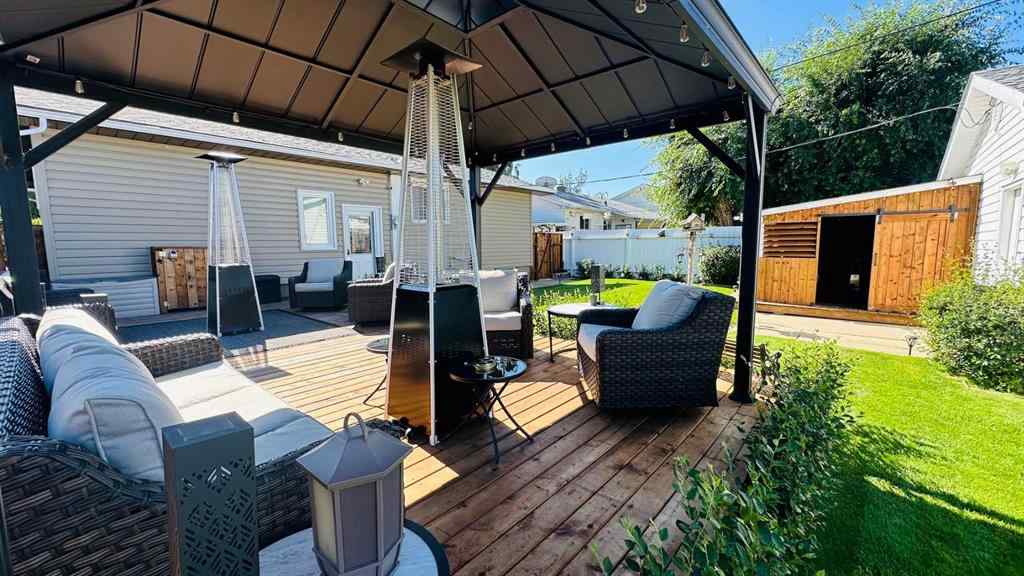 MLS® A2250324 - 411 8 Street E   in Riverview Park Drumheller, Residential