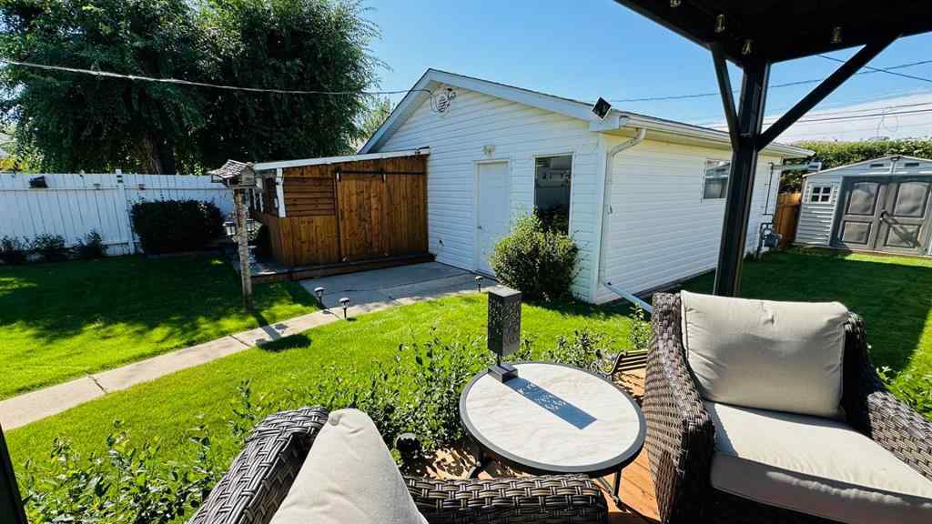 MLS® A2250324 - 411 8 Street E   in Riverview Park Drumheller, Residential