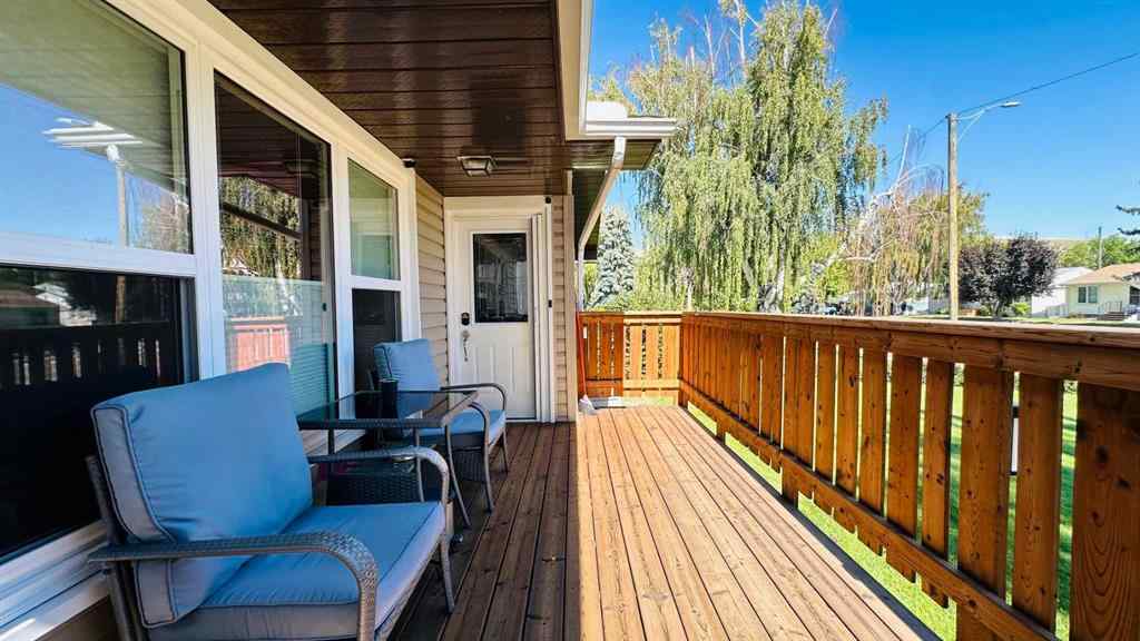 MLS® A2250324 - 411 8 Street E   in Riverview Park Drumheller, Residential