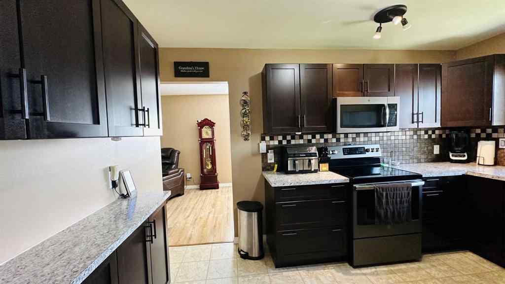 MLS® A2250324 - 411 8 Street E   in Riverview Park Drumheller, Residential