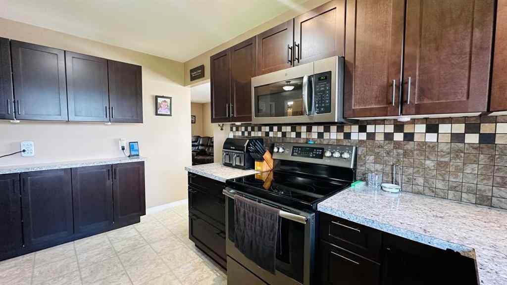 MLS® A2250324 - 411 8 Street E   in Riverview Park Drumheller, Residential