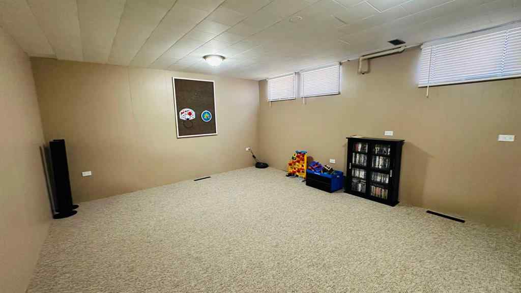 MLS® A2250324 - 411 8 Street E   in Riverview Park Drumheller, Residential