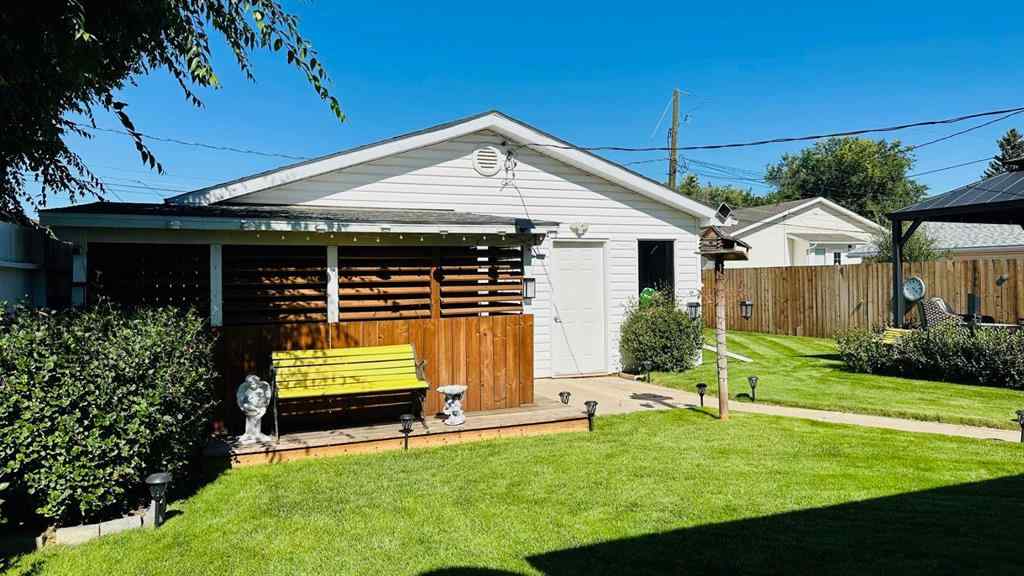 MLS® A2250324 - 411 8 Street E   in Riverview Park Drumheller, Residential
