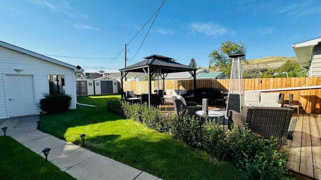 MLS® A2250324 - 411 8 Street E   in Riverview Park Drumheller, Residential
