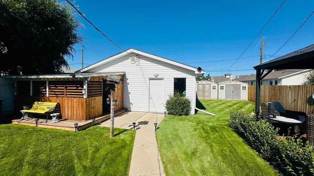 MLS® A2250324 - 411 8 Street E   in Riverview Park Drumheller, Residential