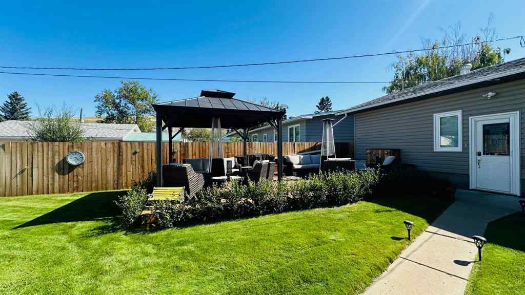 MLS® A2250324 - 411 8 Street E   in Riverview Park Drumheller, Residential