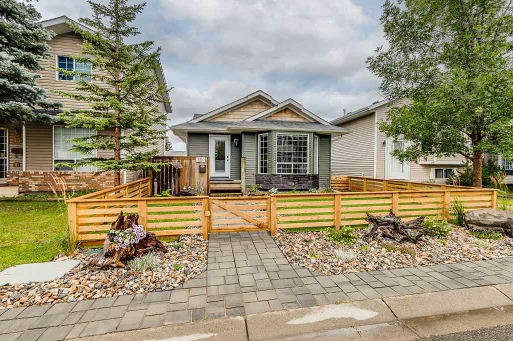 MLS® A2250325 - 19 Martinwood Court NE in Martindale Calgary, Residential