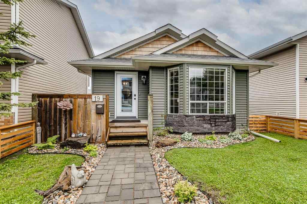 MLS® A2250325 - 19 Martinwood Court NE in Martindale Calgary, Residential