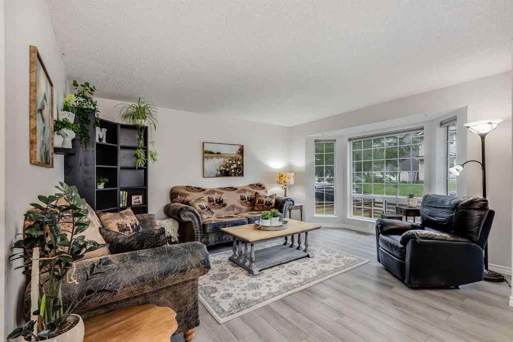 MLS® A2250325 - 19 Martinwood Court NE in Martindale Calgary, Residential