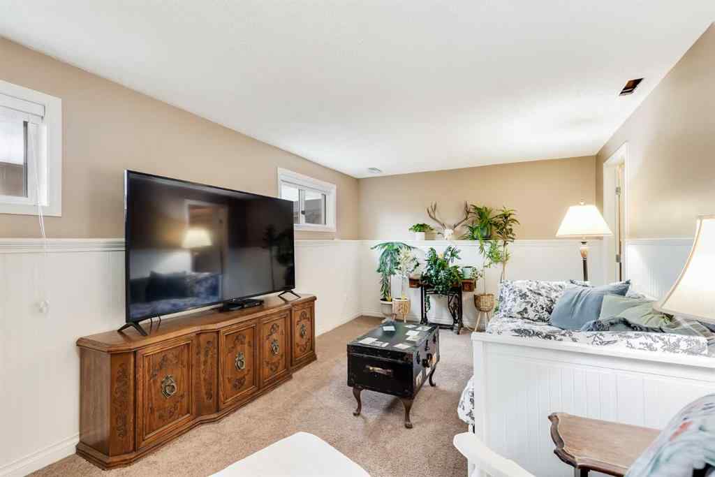 MLS® A2250325 - 19 Martinwood Court NE in Martindale Calgary, Residential