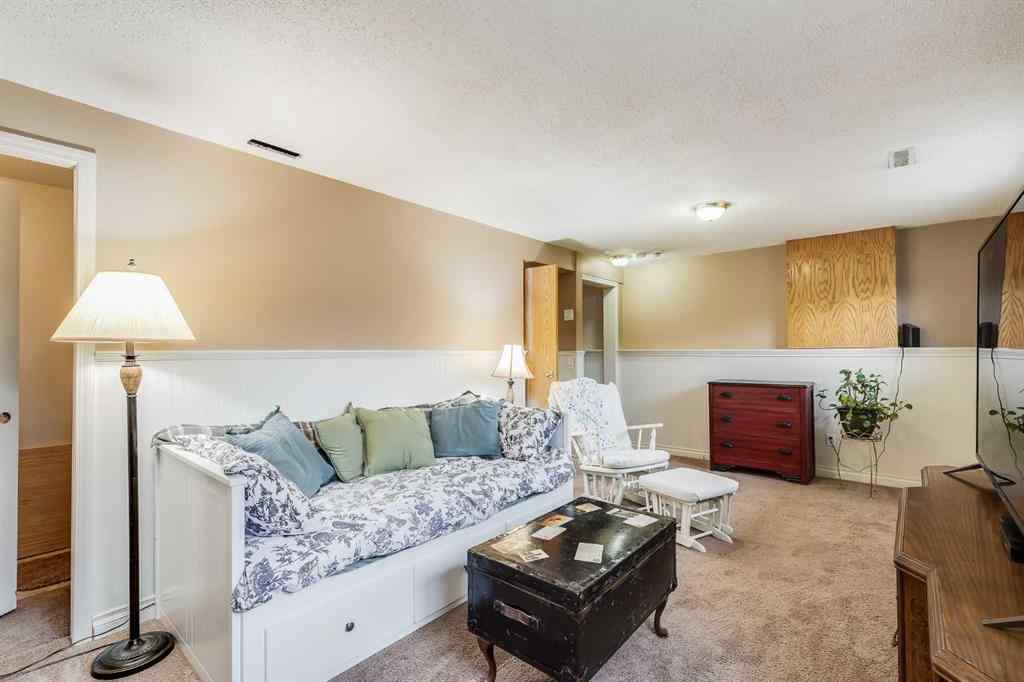 MLS® A2250325 - 19 Martinwood Court NE in Martindale Calgary, Residential