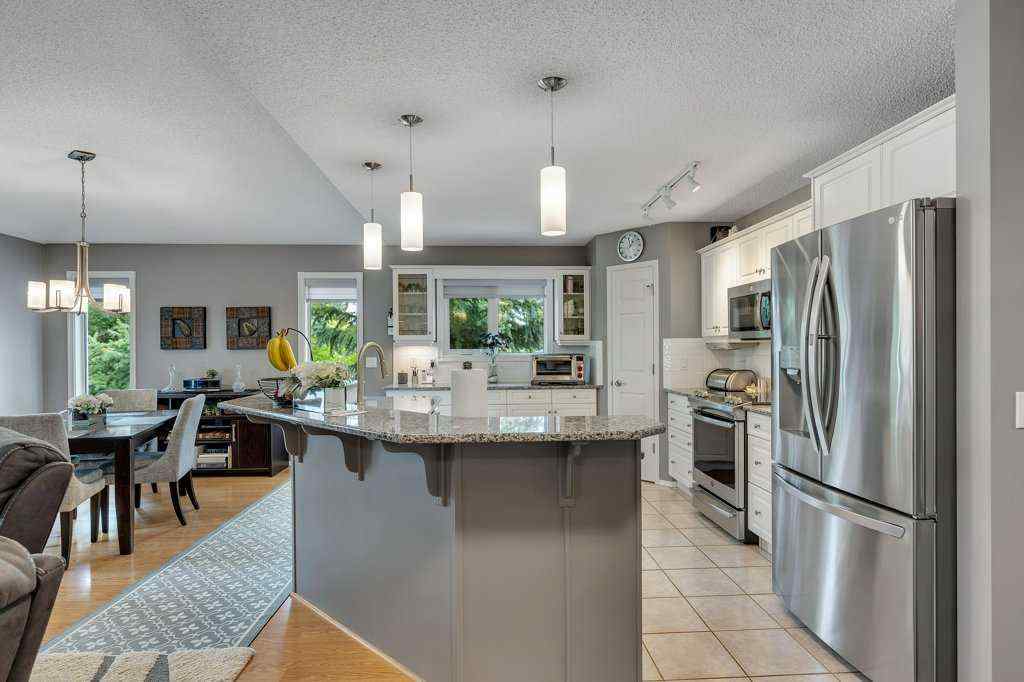 MLS® A2250333 - 212 Valley Ridge Heights NW in Valley Ridge Calgary, Residential