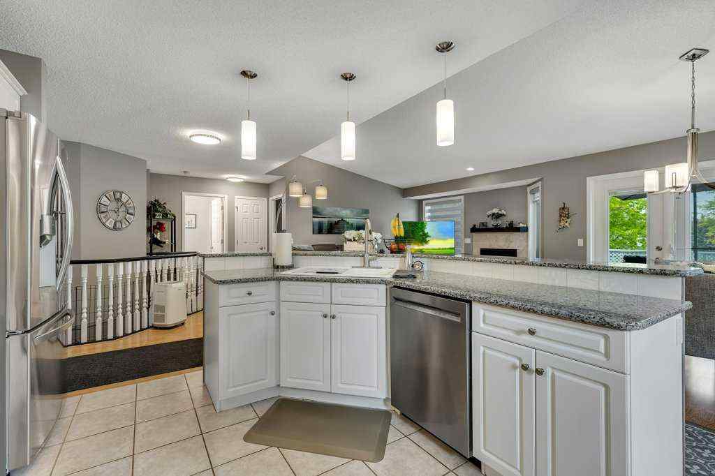 MLS® A2250333 - 212 Valley Ridge Heights NW in Valley Ridge Calgary, Residential