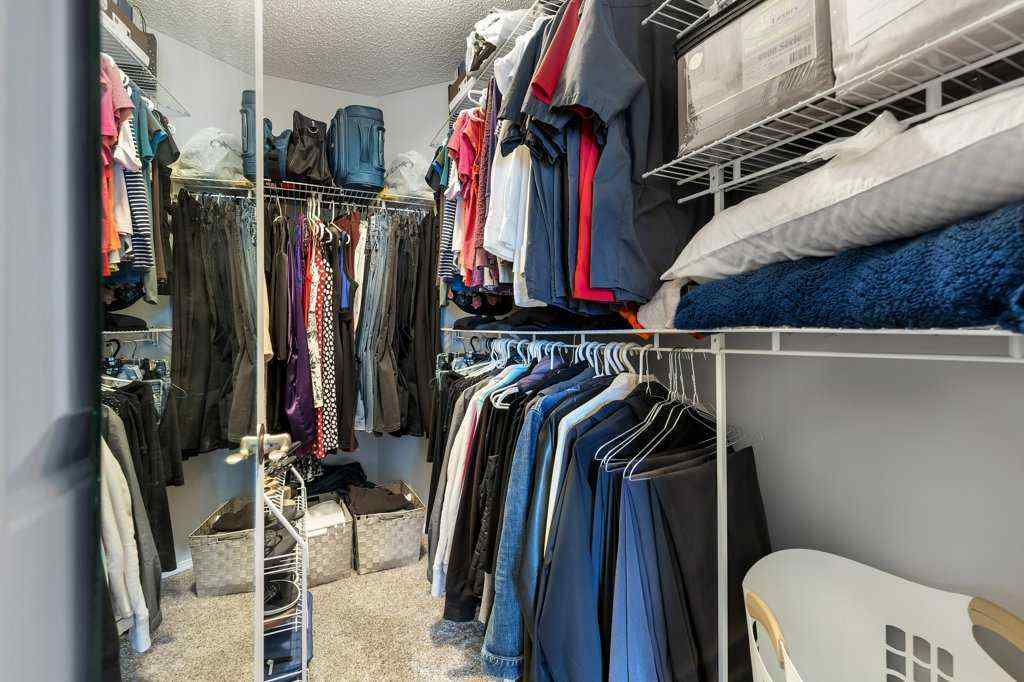 MLS® A2250333 - 212 Valley Ridge Heights NW in Valley Ridge Calgary, Residential