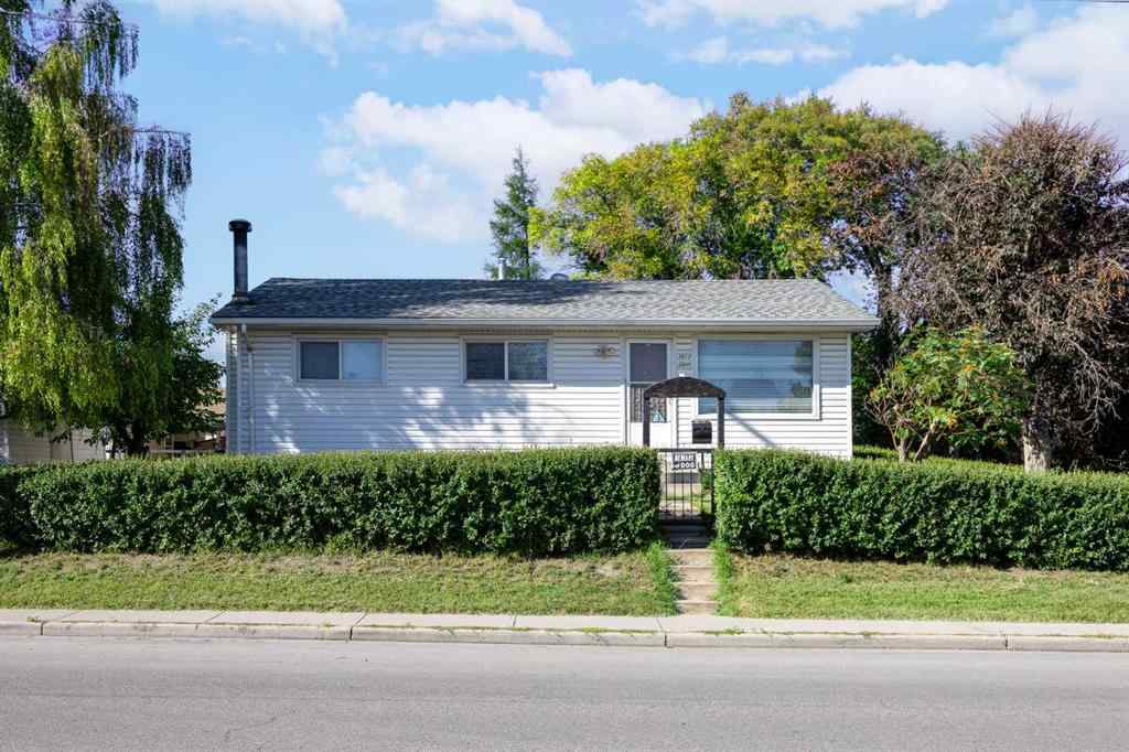 MLS® A2250340 - 3012 30 Avenue SE in Dover Calgary, Residential
