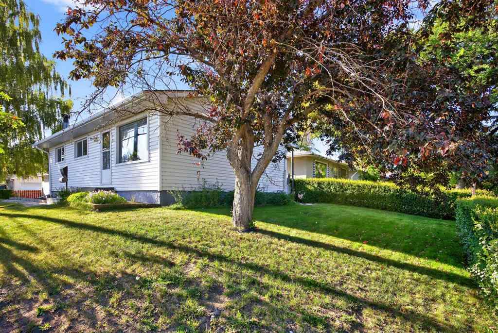 MLS® A2250340 - 3012 30 Avenue SE in Dover Calgary, Residential