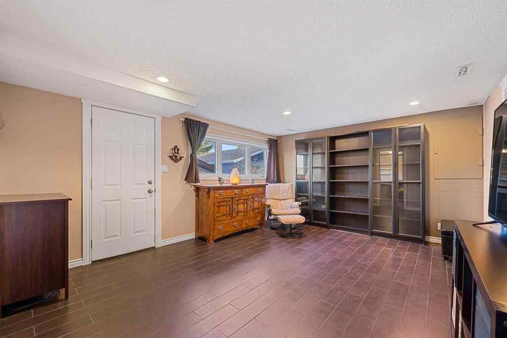 MLS® A2250350 - 51 Bearberry Bay NW in Beddington Heights Calgary, Residential
